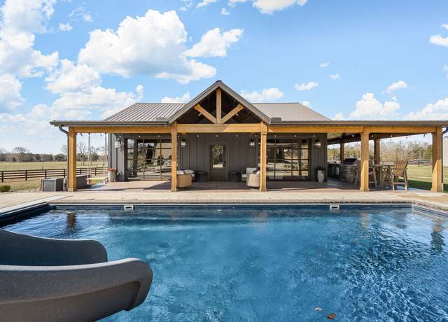 Property at 300 Philpot Rd, Shelbyville, TN 37160, 3 beds, 3 baths