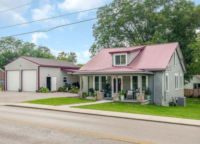 Property at 231 S Young St, Sparta, TN 38583, 3 beds, 3 baths