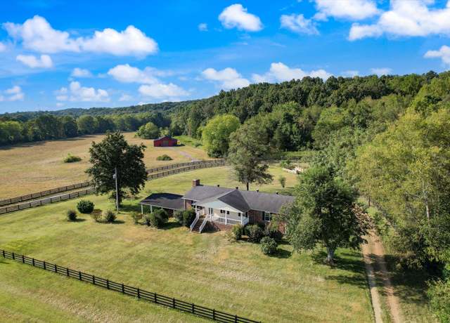Property at 2105 52e Hwy, Portland, TN 37148, 3 beds, 2 baths