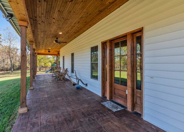 Property at 4466 Gunn Rd, Springfield, TN 37172, 5 beds, 2.5 baths