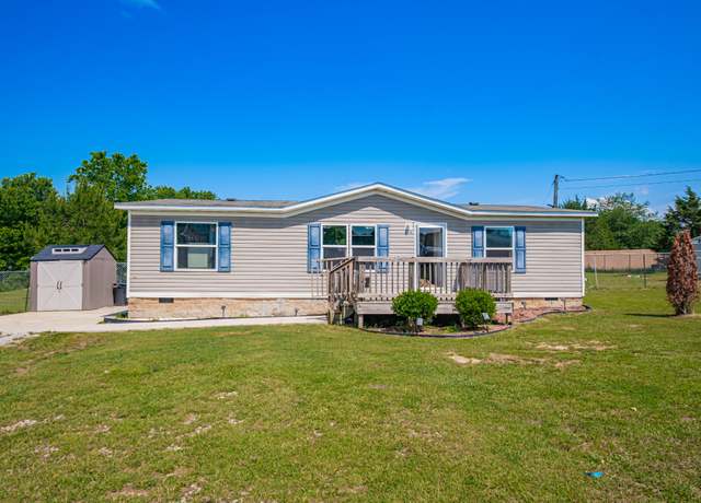 Property at 113 S B St, Hillsboro, TN 37342, 3 beds, 2 baths