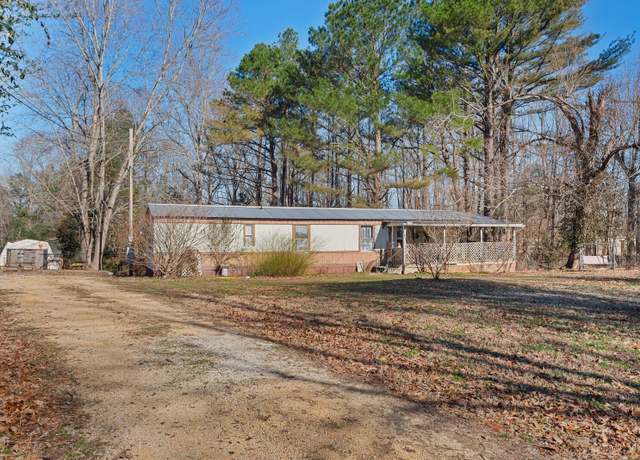 Property at 1310 W Haleys Creek Rd, Centerville, TN 37033, 2 beds, 1 bath