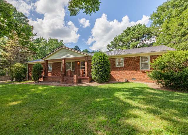 Property at 1111 Baker Ln, Lawrenceburg, TN 38464, 4 beds, 2.5 baths