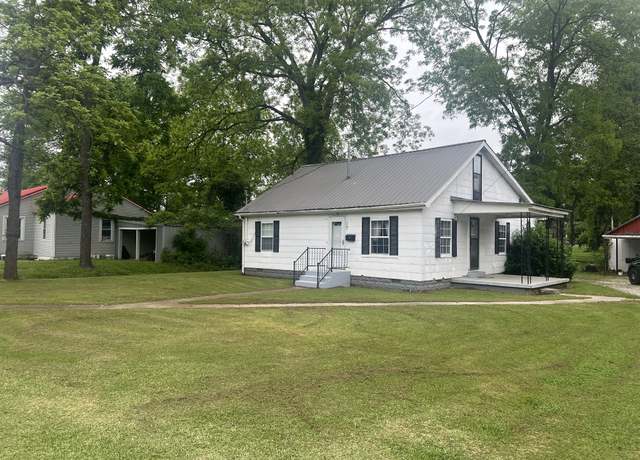Property at 207 Powell St, Decherd, TN 37324, 3 beds, 1.5 baths