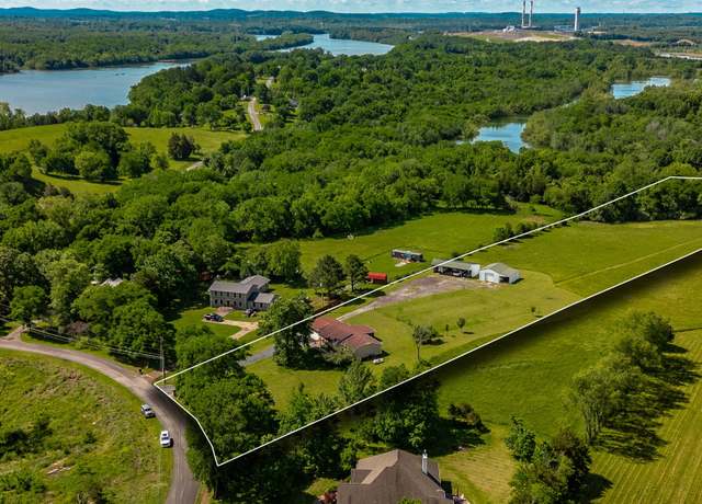 Property at 700 Newton Ln, Gallatin, TN 37066, 3 beds, 2 baths