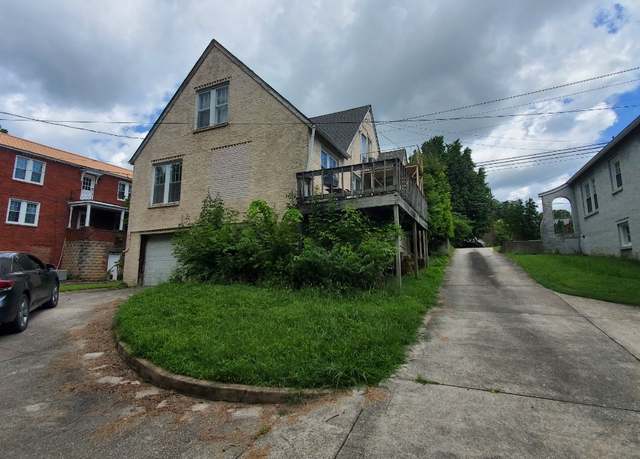 Property at 427 W Main St, Mcminnville, TN 37110, 4 beds, 3 baths