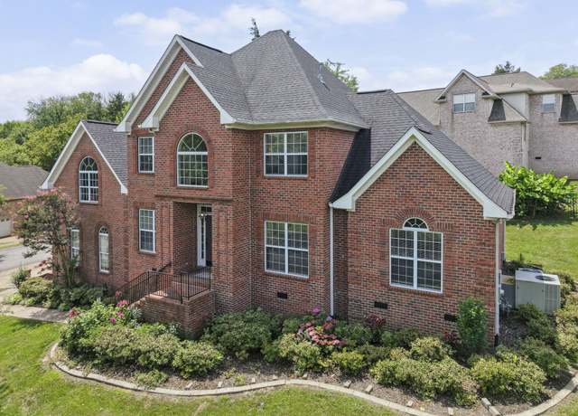 Property at 1046 Island Brook Dr, Hendersonville, TN 37075, 4 beds, 3.5 baths