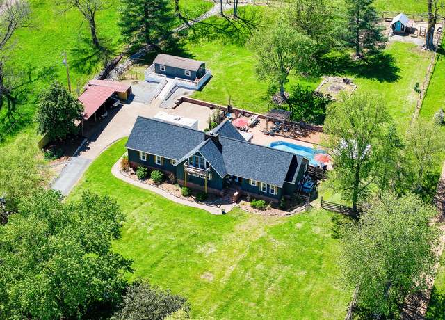 Property at 1633 Saundersville Rd, Hendersonville, TN 37075, 4 beds, 3 baths