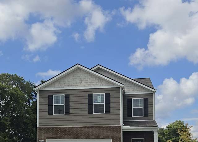 Property at 9035 Bluestem Cir, Bowling Green, KY 42104, 4 beds, 2.5 baths