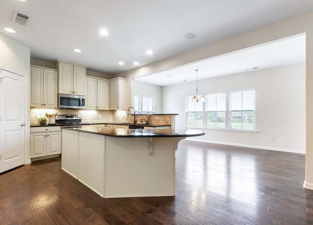 Property at 310 River Downs Blvd, Murfreesboro, TN 37128, 4 beds, 2.5 baths