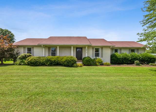 Property at 5013 Hays Dr, Columbia, TN 38401, 4 beds, 3 baths