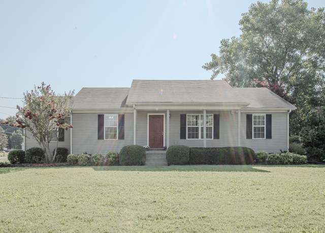 Property at 2918 Meadowhill Dr, Murfreesboro, TN 37130, 3 beds, 2 baths