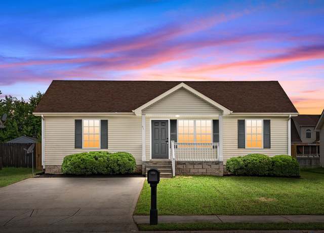 Property at 517 Oakmont Dr, Clarksville, TN 37042, 3 beds, 2 baths