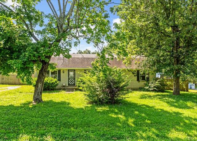 Property at 212 Valleywood Dr, Dickson, TN 37055, 4 beds, 1.5 baths