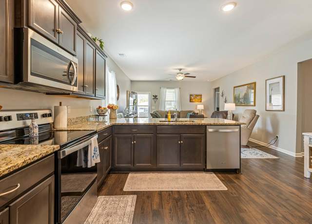 Property at 2732 Swarm Ct, Columbia, TN 38401, 3 beds, 2 baths