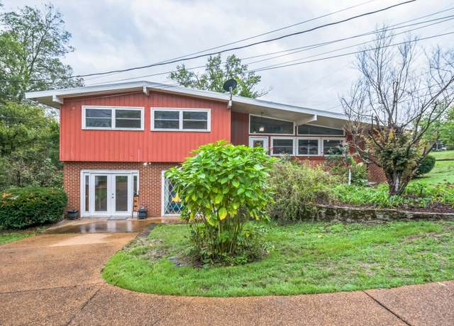 Property at 221 Pine St, Pulaski, TN 38478, 3 beds, 2.5 baths