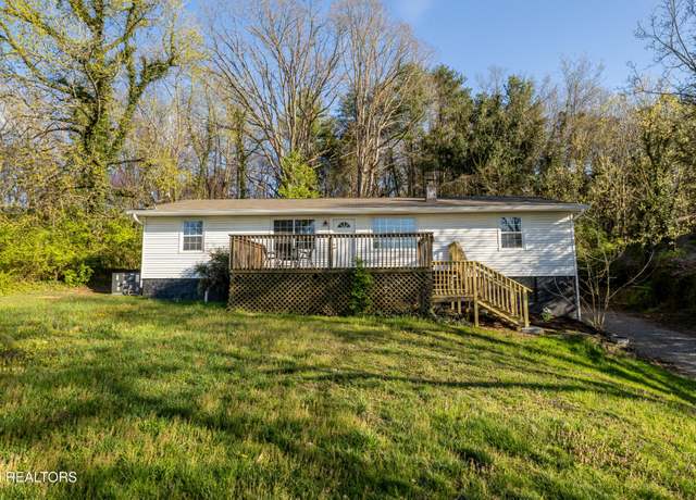 Property at 621 Wallace Harris Ave, Maryville, TN 37801, 4 beds, 2 baths
