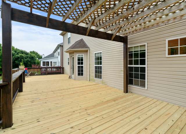 Property at 652 Sugar Mill Dr, Nashville, TN 37211, 4 beds, 2.5 baths
