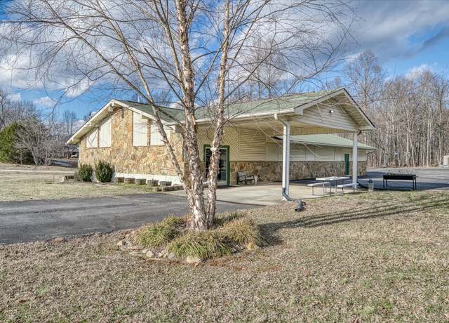 Property at 2365 Crossville Hwy, Sparta, TN 38583, 3 beds, 2 baths
