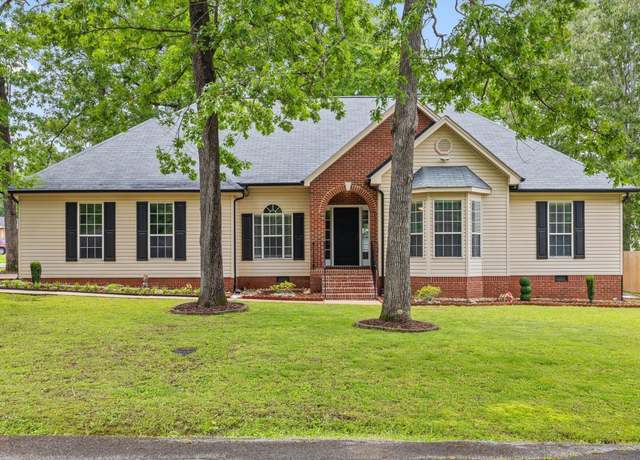 Property at 8225 W Lakeside Cir, Hixson, TN 37343, 4 beds, 2 baths