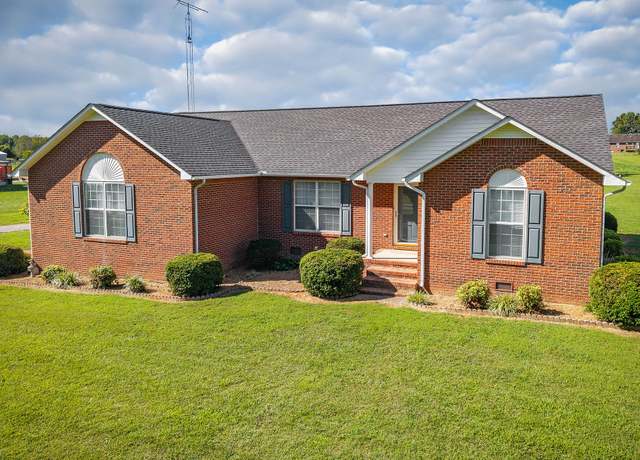 Property at 186 Pine Creek Dr, Smithville, TN 37166, 3 beds, 2 baths