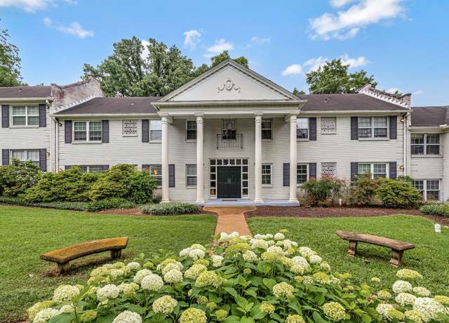 Property at 422 Bowling Ave, Nashville, TN 37205, 2 beds, 1 bath