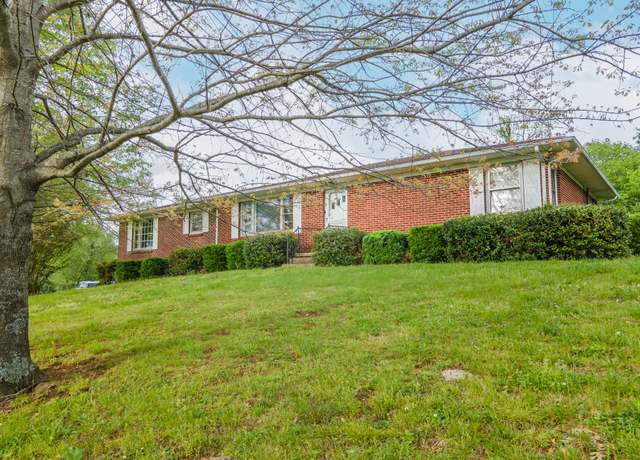 Property at 1260 E College St, Pulaski, TN 38478, 3 beds, 2 baths