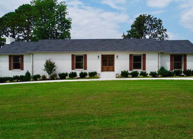 Property at 150 Fairways Dr, Hendersonville, TN 37075, 3 beds, 2.5 baths