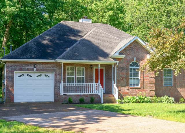 Property at 210 Apache Trl, White House, TN 37188, 3 beds, 2 baths