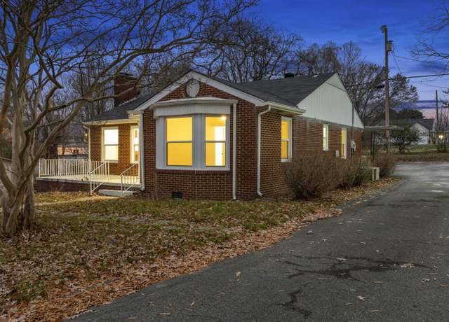 Property at 309 S Franklin St, Tullahoma, TN 37388, 3 beds, 2 baths