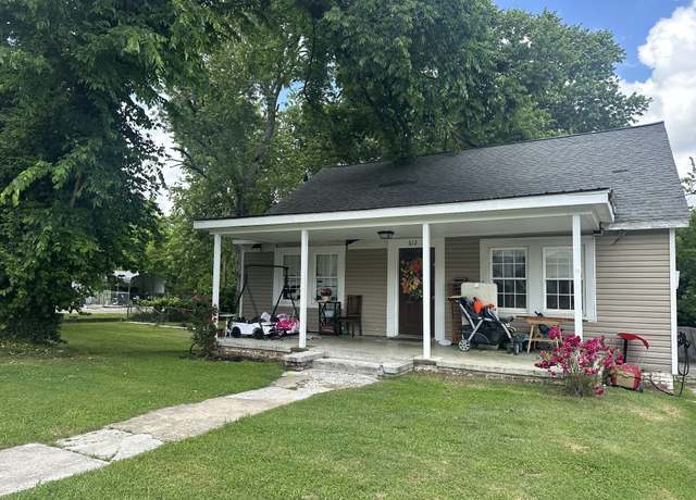 Property at 612 17th St W, Hopkinsville, KY 42240, 3 beds, 2 baths