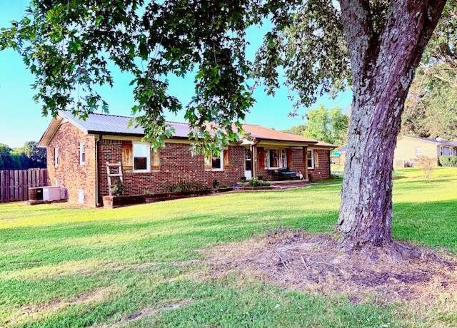 Property at 714 Howell Hill Rd, Flintville, TN 37335, 4 beds, 2.5 baths