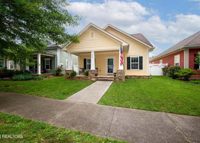 Property at 108 Forestberry St, Oak Ridge, TN 37830, 3 beds, 2 baths