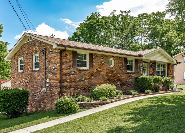 Property at 111 La Via Dr, Hendersonville, TN 37075, 3 beds, 2.5 baths