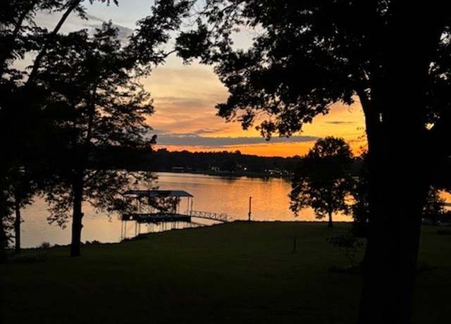 Property at 238 Lake Terrace Dr, Hendersonville, TN 37075, 5 beds, 4.5 baths