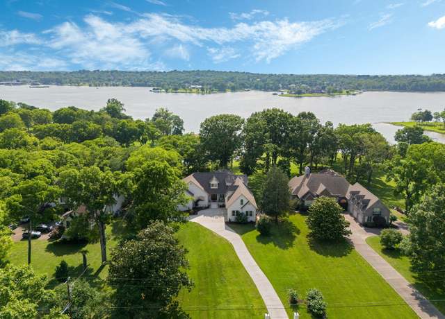 Property at 238 Lake Terrace Dr, Hendersonville, TN 37075, 5 beds, 4.5 baths