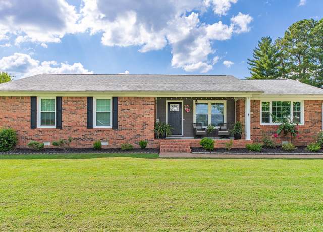 Property at 1041 Jackson Dr, Pulaski, TN 38478, 4 beds, 3 baths