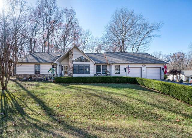 Property at 118 Glenwood Dr, Crossville, TN 38558, 4 beds, 3 baths