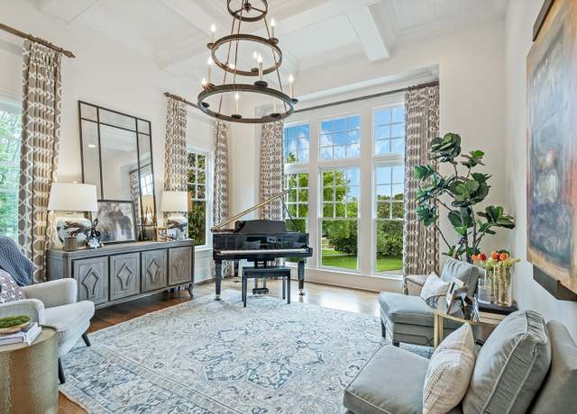 Property at 3624 Knollwood Rd, Nashville, TN 37215, 5 beds, 4.5 baths