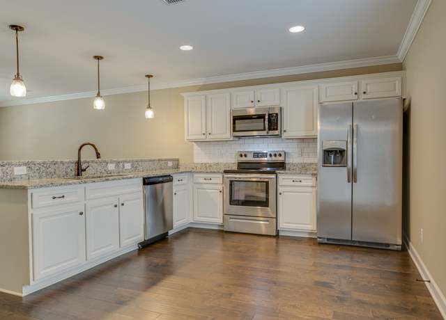 Property at 2506 E Main St Unit D3, Murfreesboro, TN 37127, 3 beds, 2.5 baths