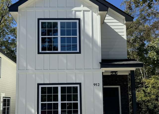 Property at 952 Greenwood Ave, Clarksville, TN 37040, 4 beds, 2.5 baths