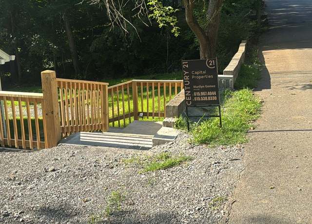 Property at 5 Proctor Dr, Clarksville, TN 37043, 3 beds, 2 baths
