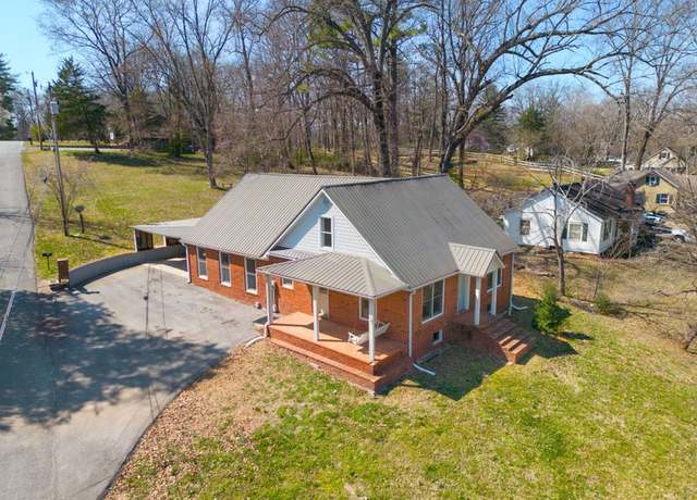 Property at 301 Westwood Dr, Mcminnville, TN 37110, 4 beds, 3 baths