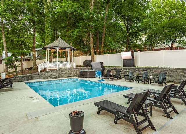 Property at 1505 Newmans Trl, Hendersonville, TN 37075, 3 beds, 2.5 baths