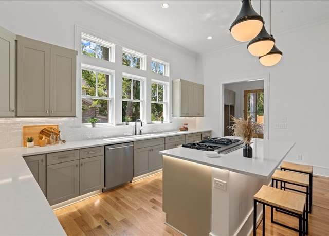 Property at 1707 Hillmont Dr, Nashville, TN 37215, 4 beds, 4.5 baths