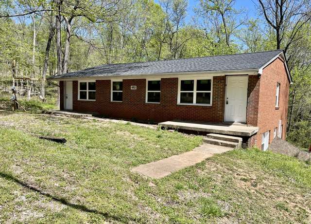 Property at 492 Oak St, Clarksville, TN 37042, 6 beds, 3 baths