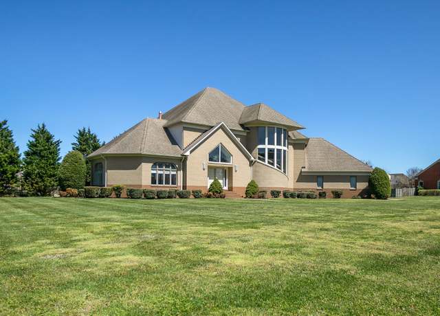 Property at 970 9th St, Lawrenceburg, TN 38464, 4 beds, 4.5 baths
