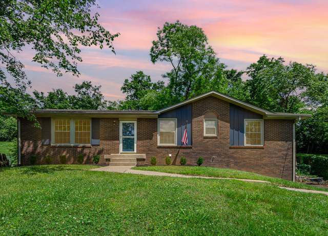 Property at 138 Lakeside Park Dr, Hendersonville, TN 37075, 3 beds, 2.5 baths
