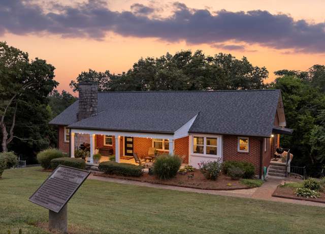 Property at 701 S Crest Rd, Chattanooga, TN 37404, 4 beds, 3.5 baths