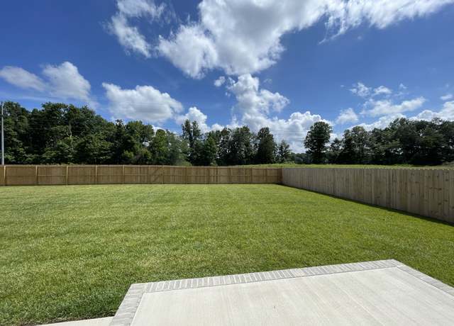 Property at 405 Galway Dr, Clarksville, TN 37042, 4 beds, 2.5 baths